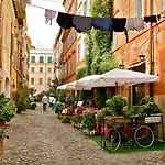 Monolocale con piscina a Trastevere